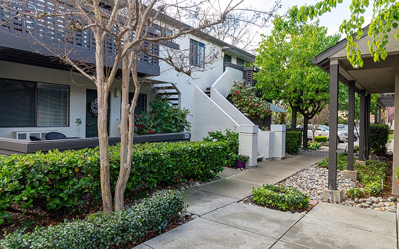 ELLINWOOD Apartments photo 2